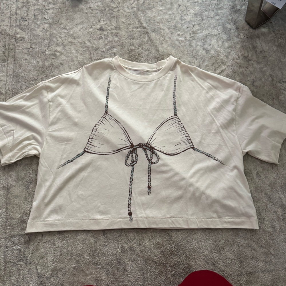 American Eagle Outfitters Cream Graphic Crop Top